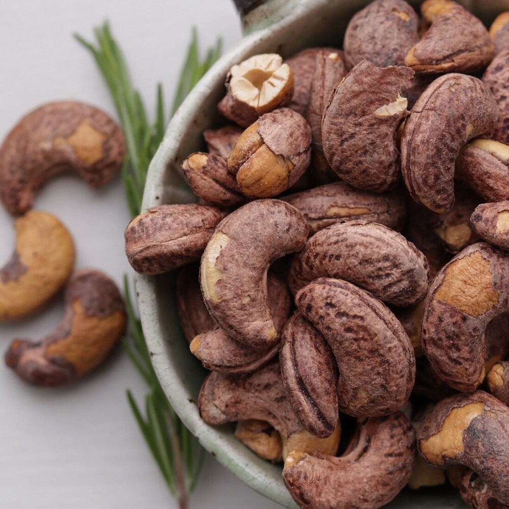 Кешью крупный жареный в скорлупе с солью Кешью крупный жареный в скорлупе с солью